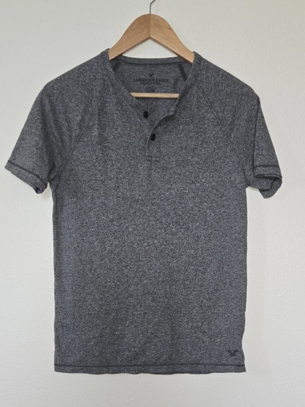 American Eagle Outfitters Men's Heather Gray Short-Sleeve Henley